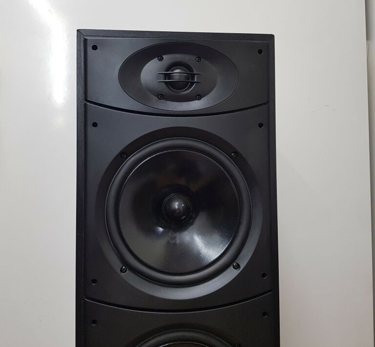 KOLUMNA WHARFEDALE XARUS 5000 + AMPLITUNER VK 68