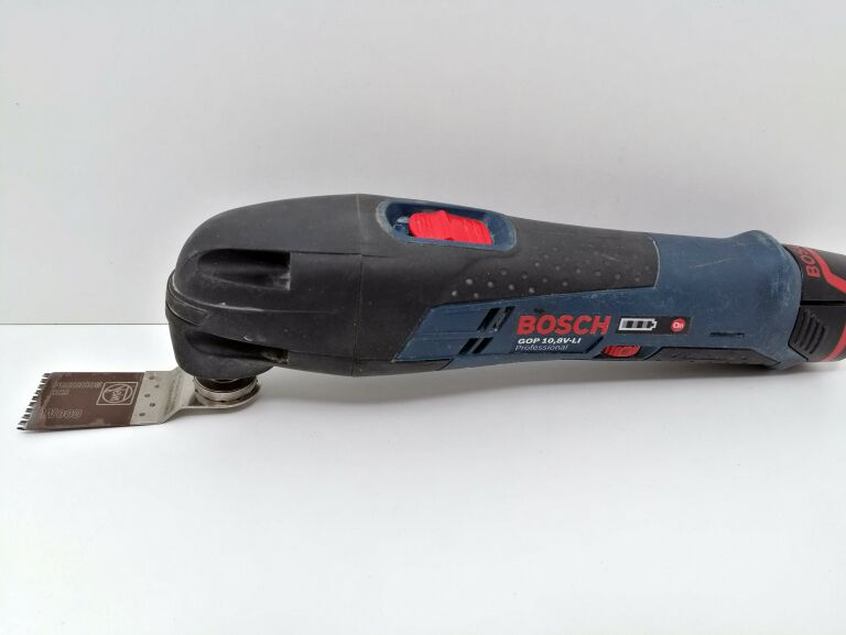 MULTISZLIFIERKA BOSCH GOP 10,8V LI + AKCESORIA