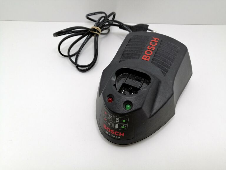 MULTISZLIFIERKA BOSCH GOP 10,8V LI + AKCESORIA