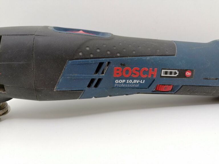 MULTISZLIFIERKA BOSCH GOP 10,8V LI + AKCESORIA