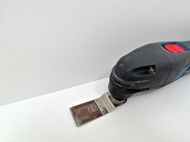 MULTISZLIFIERKA BOSCH GOP 10,8V LI + AKCESORIA