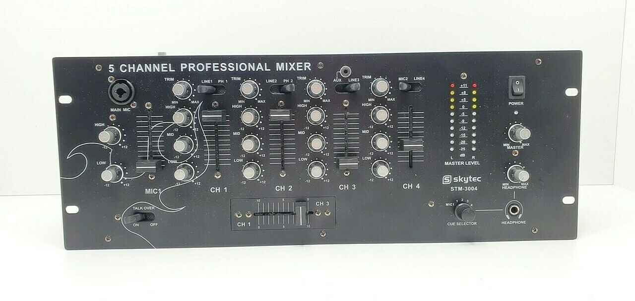 mikser-skytec-stm3004-4-kanalowy-pulpit-mikserski-stan-uzywany