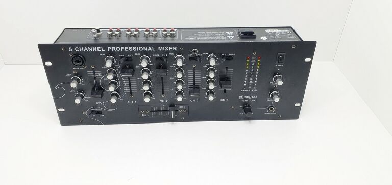 mikser-skytec-stm3004-4-kanalowy-pulpit-mikserski-hubska-82-wroclaw