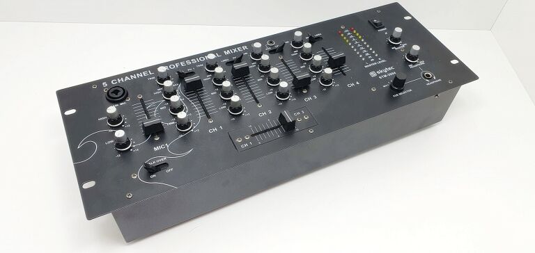 mikser-skytec-stm3004-4-kanalowy-pulpit-mikserski-hubska-82-wroclaw