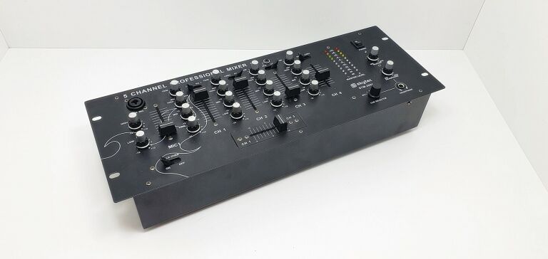 mikser-skytec-stm3004-4-kanalowy-pulpit-mikserski-model-stm3004