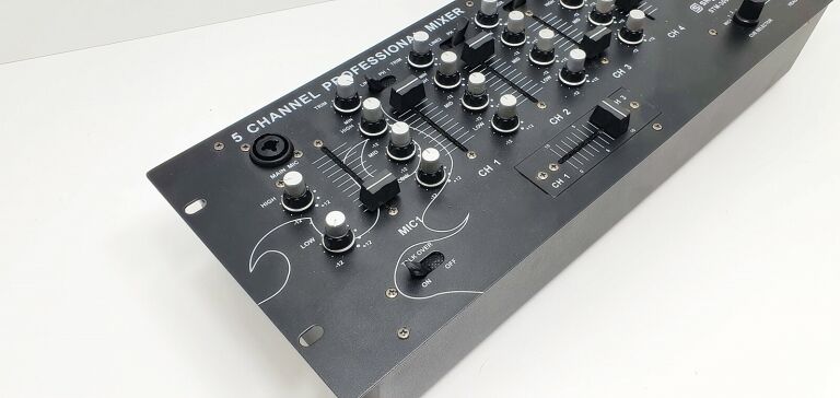 mikser-skytec-stm3004-4-kanalowy-pulpit-mikserski-ean-gtin-8715693196870