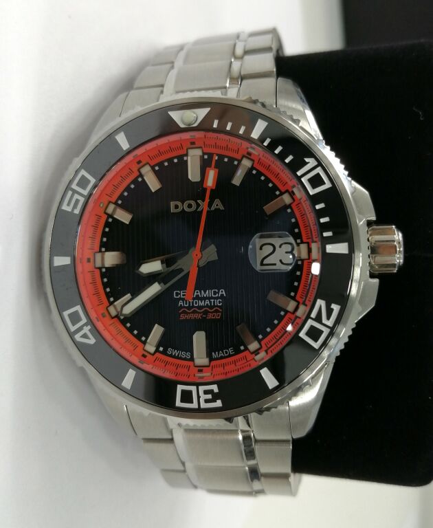 zegarek-doxa-shark-300-ceramica-automatic-typ-nareczny