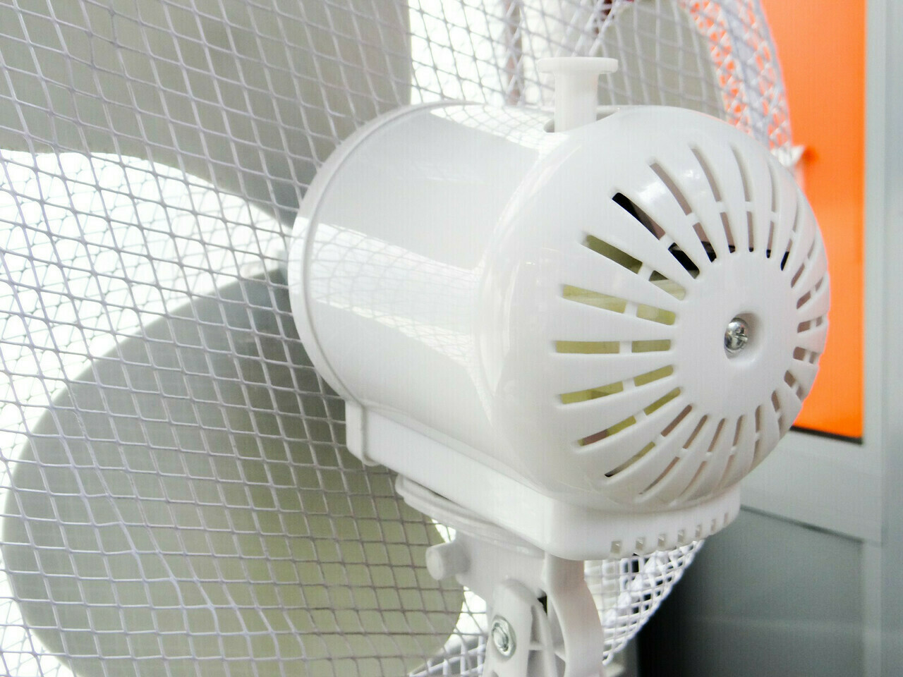 wentylator-stojacy-vesta-esf01n-funkcje-regulacja-kata-nachylenia