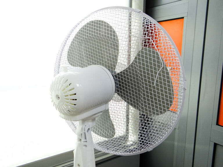 wentylator-stojacy-vesta-esf01n-zalaczone-wyposazenie-brak