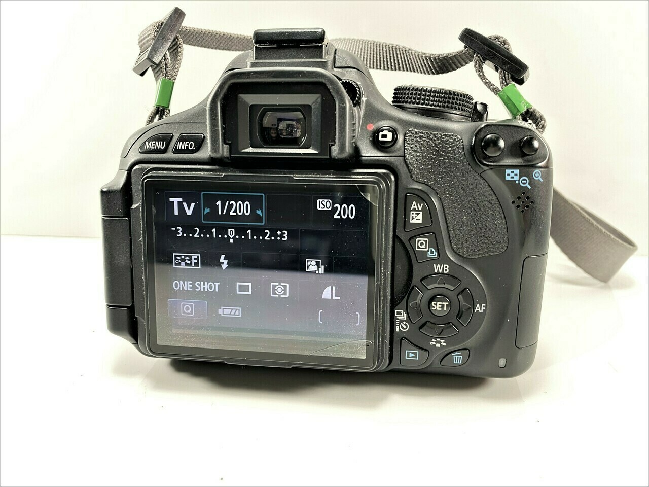 aparat-canon-eos-600d-obiektywy-28-80mm-18-55mm-marka-canon