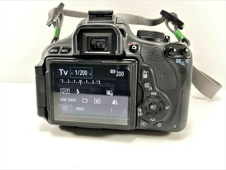 aparat-canon-eos-600d-obiektywy-28-80mm-18-55mm-marka-canon