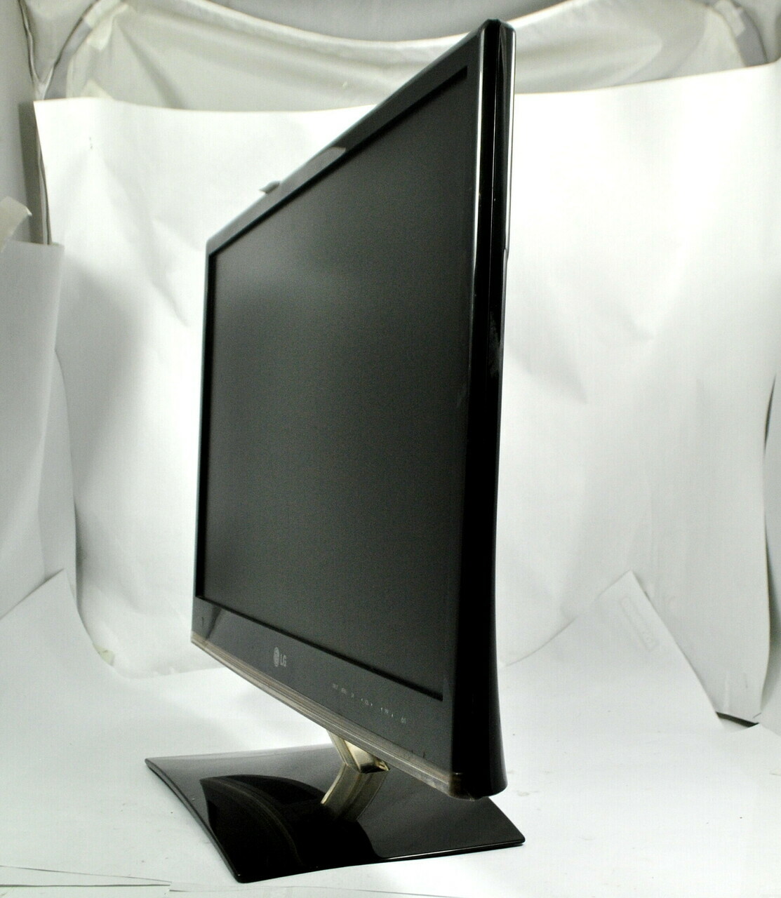 monitor-lg-m50d-led-z-tunerem-telewizyjnym-marka-lg