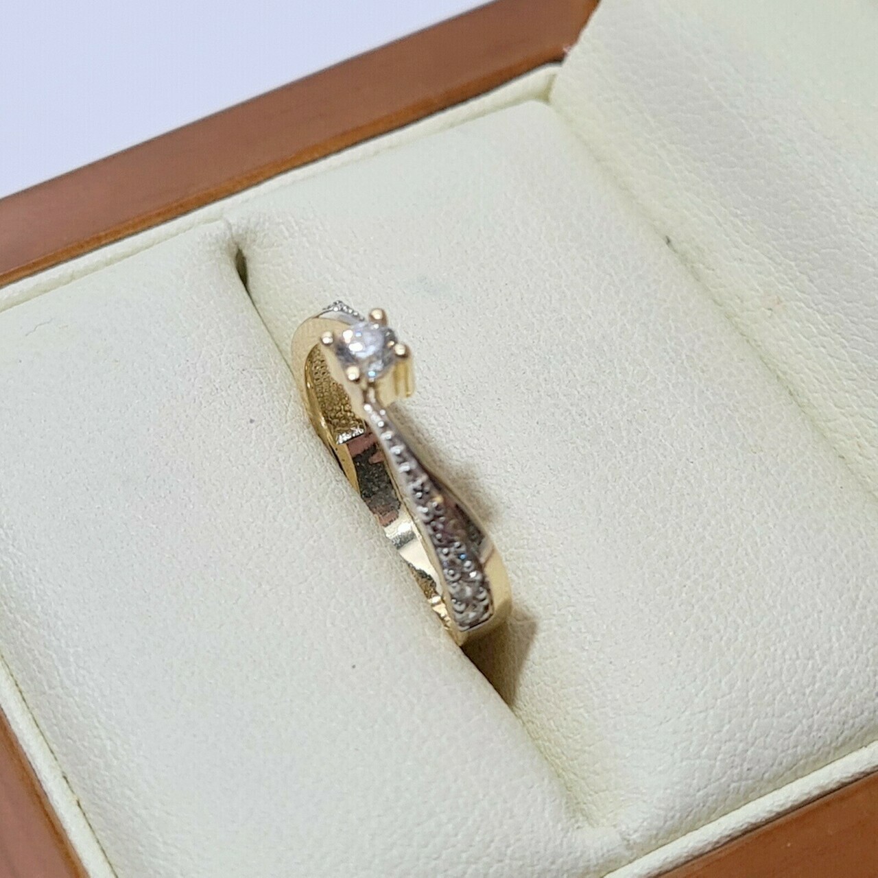 piekny-zloty-pierscionek-proba-585-r8-rodzaj-2205-1