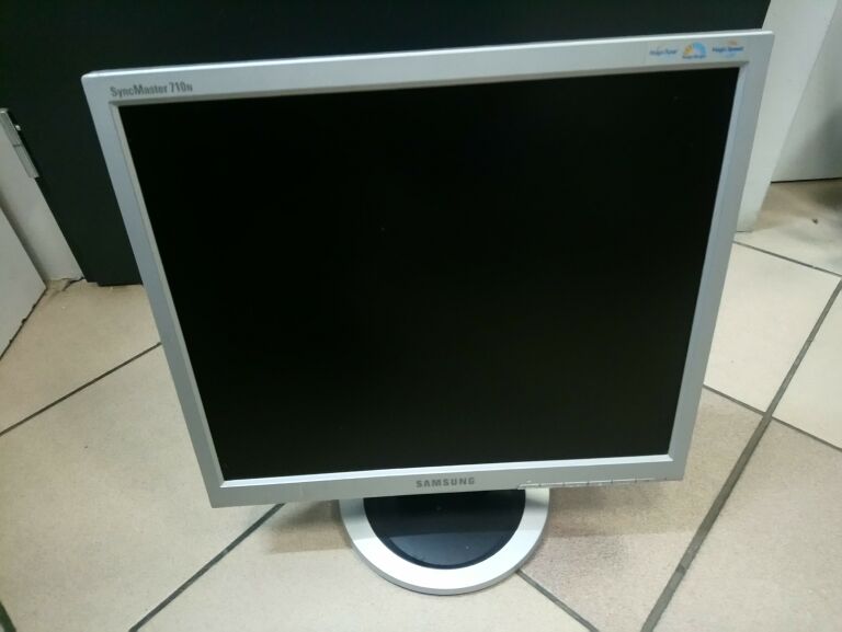 MONITOR SAMSUNG 710N