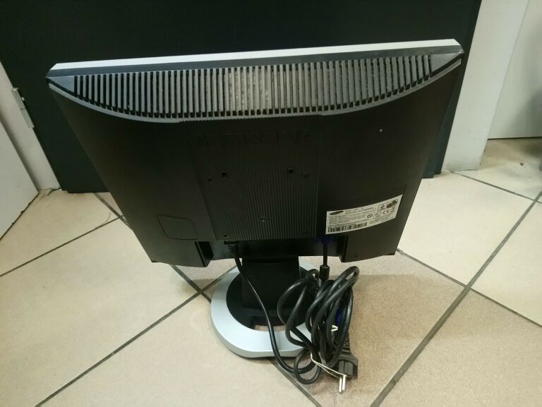 MONITOR SAMSUNG 710N