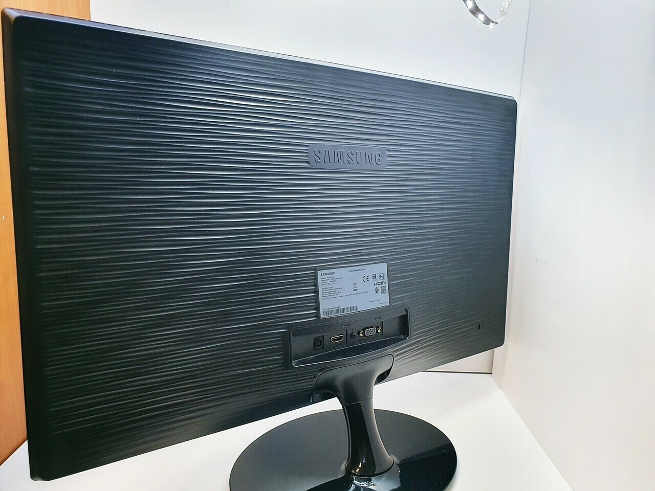 monitor-samsung-s24d330h-zasilacz-hdmi-stan-uzywany