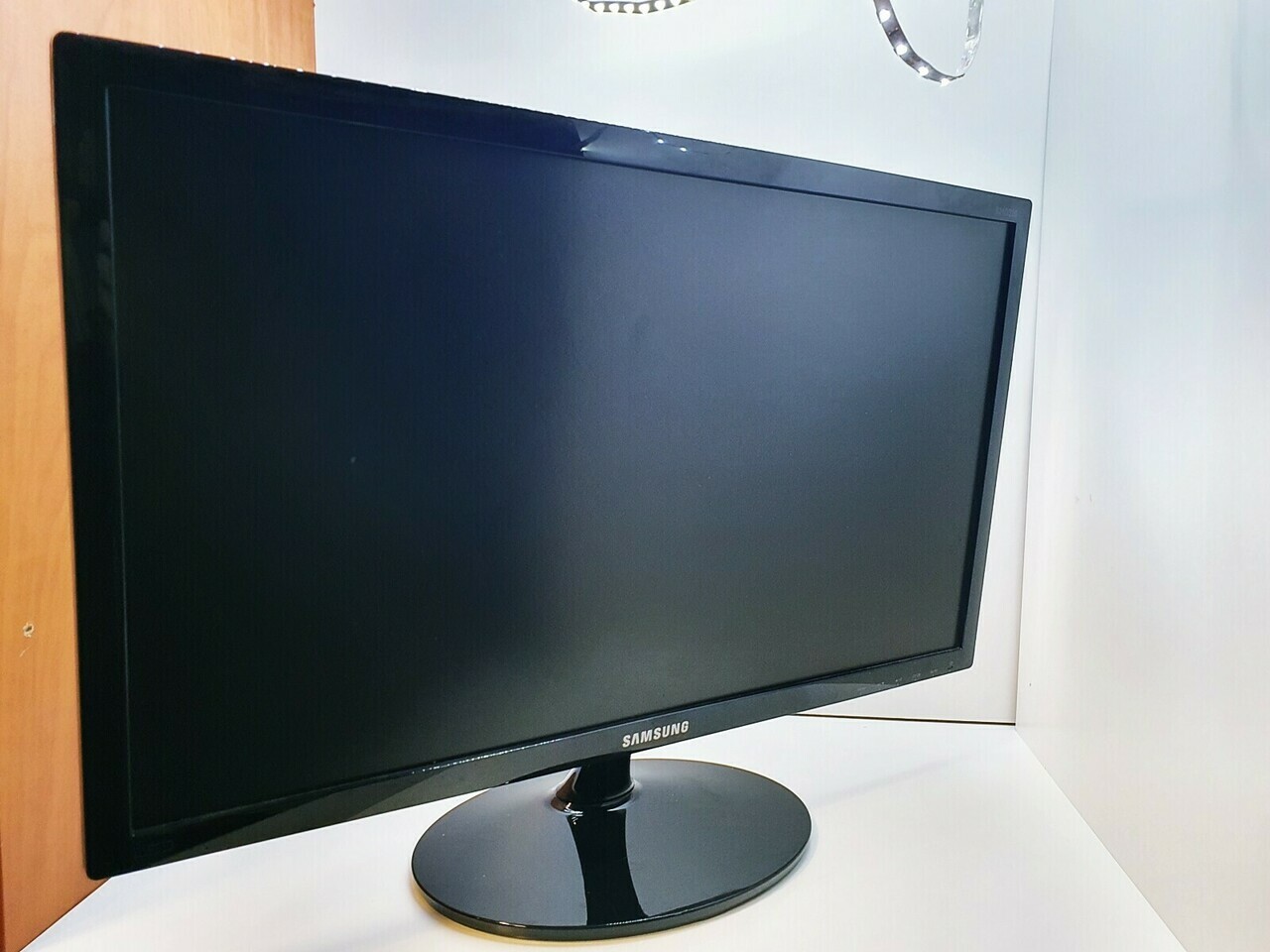 monitor-samsung-s24d330h-zasilacz-hdmi-kod-producenta-ls24d330hsxen