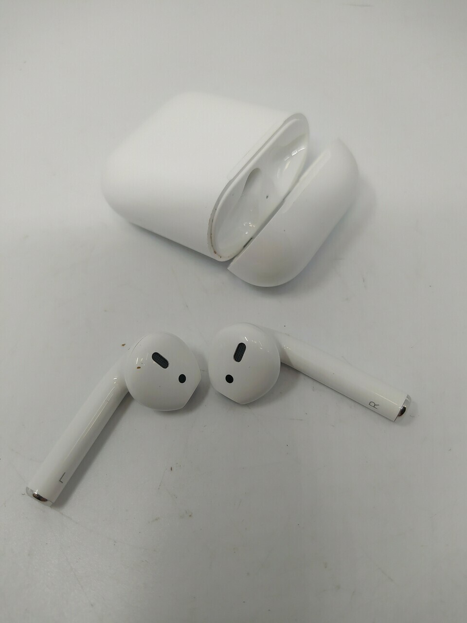 sluchawki-apple-airpods-2-gen-a2032-a1602-model-a2032