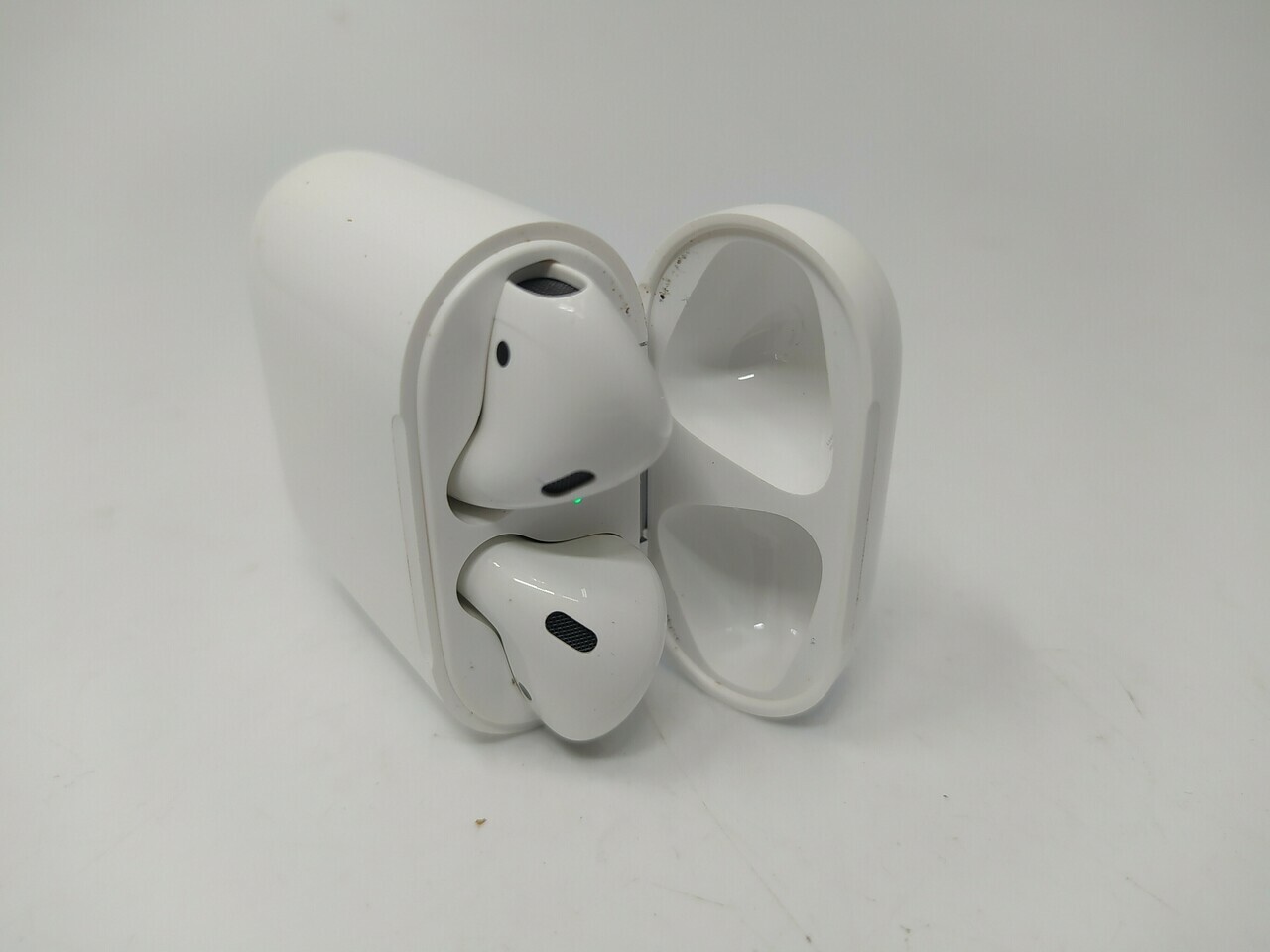 sluchawki-apple-airpods-2-gen-a2032-a1602-kolor-dominujacy-bialy