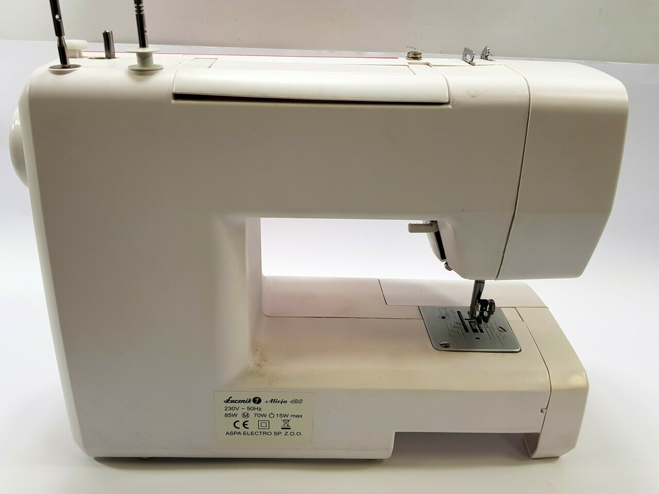 maszyna-do-szycia-alicja-420-kolor-dominujacy-bialy