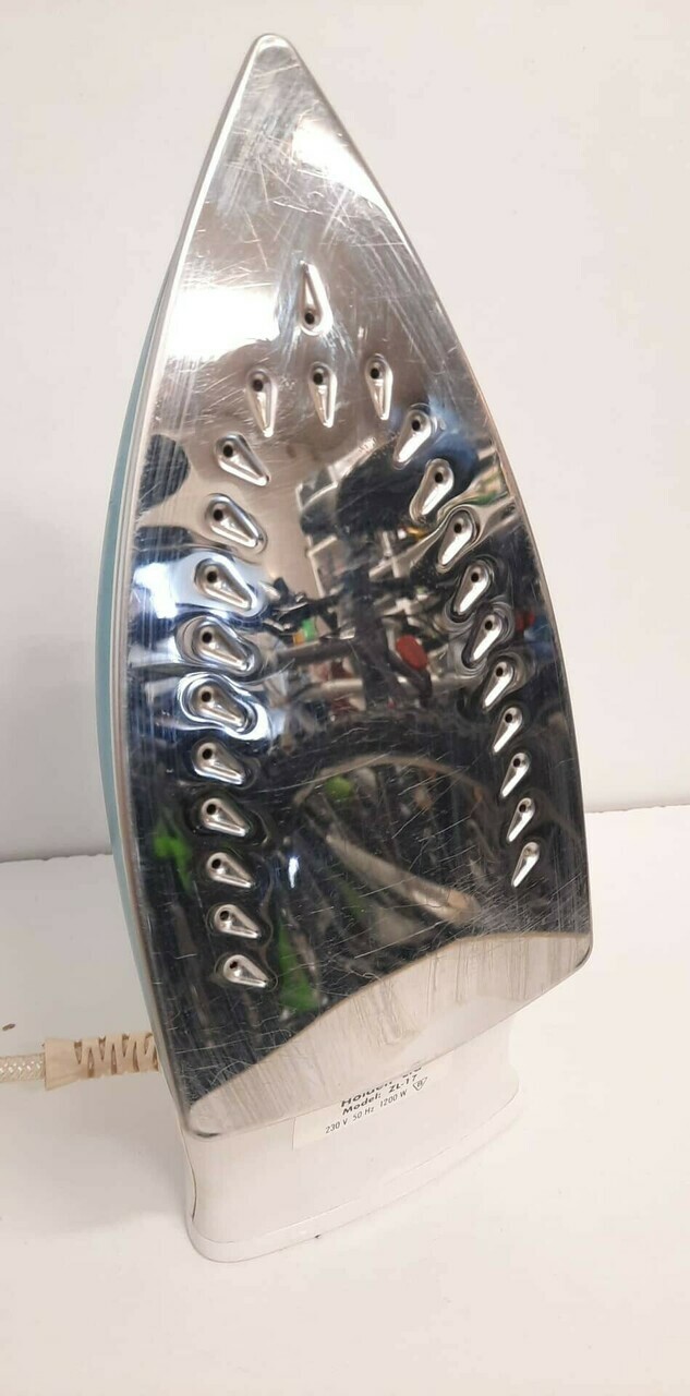 zelazko-holden-model-00