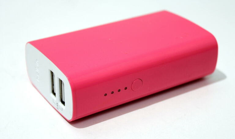 POWERBANK BELKIN F8M979 RÓŻOWY 4000MAH