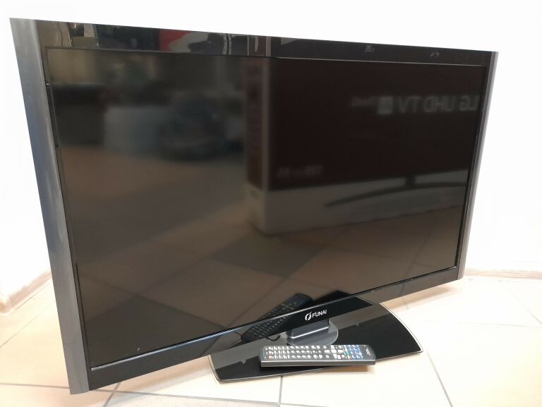 TELEWIZOR FUNAI LED40 H9825M + PILOT USZKODZONY