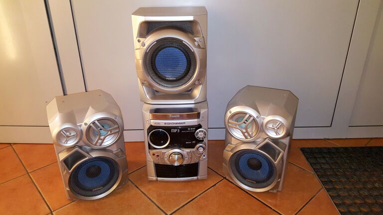 WIEŻA PANASONIC SA-AK520 + 2 GŁOŚNIKI + SUBWOOFER