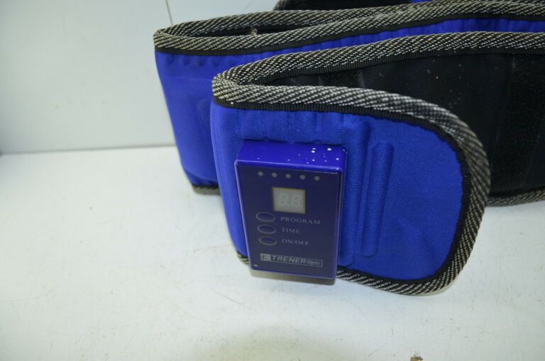 pas-fitnes-trener-gym-partie-ciala-brzuch