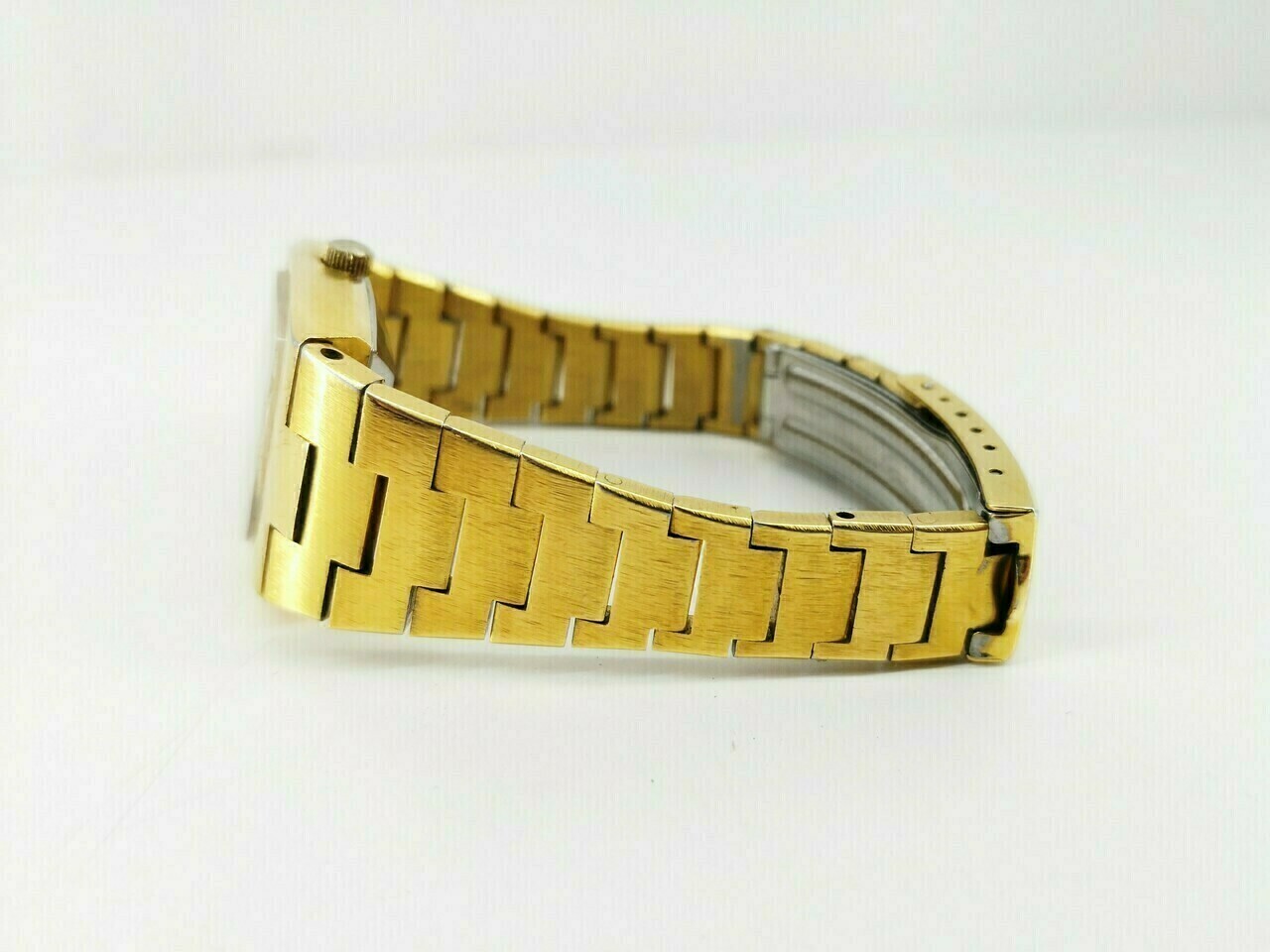 zegarek-damski-eterna-matic-sahida-funkcje-datownik