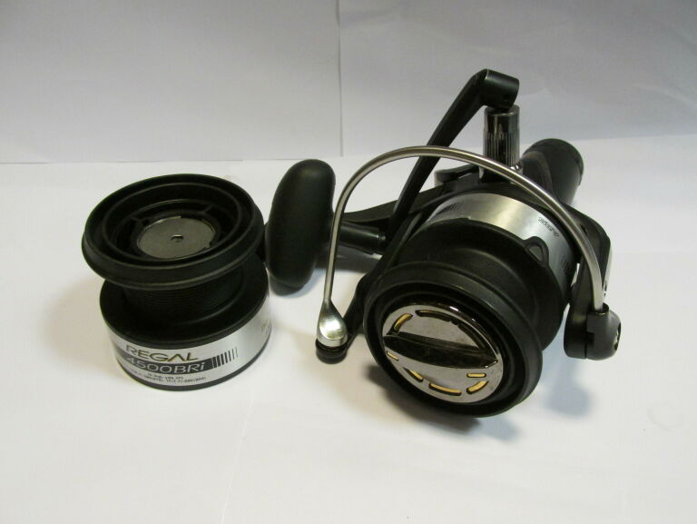 KOŁOWROTEK DAIWA REGAL BRI-AB 4500