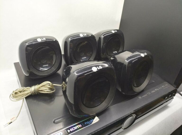 kino-domowe-lg-ht305su-51-stan-uzywany