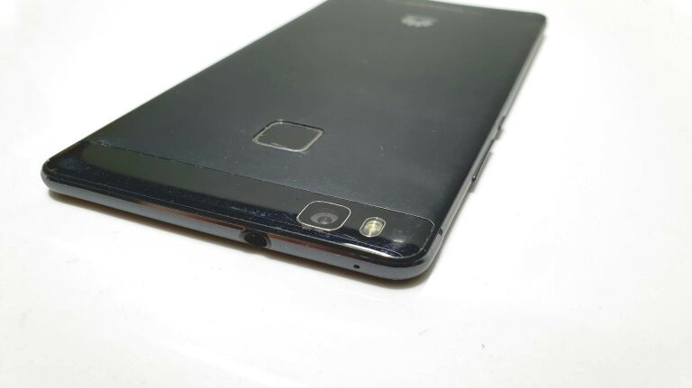 TELEFON HUAWEI P9 LITE (VNS-L21) 2/16GB PĘKNIĘTY