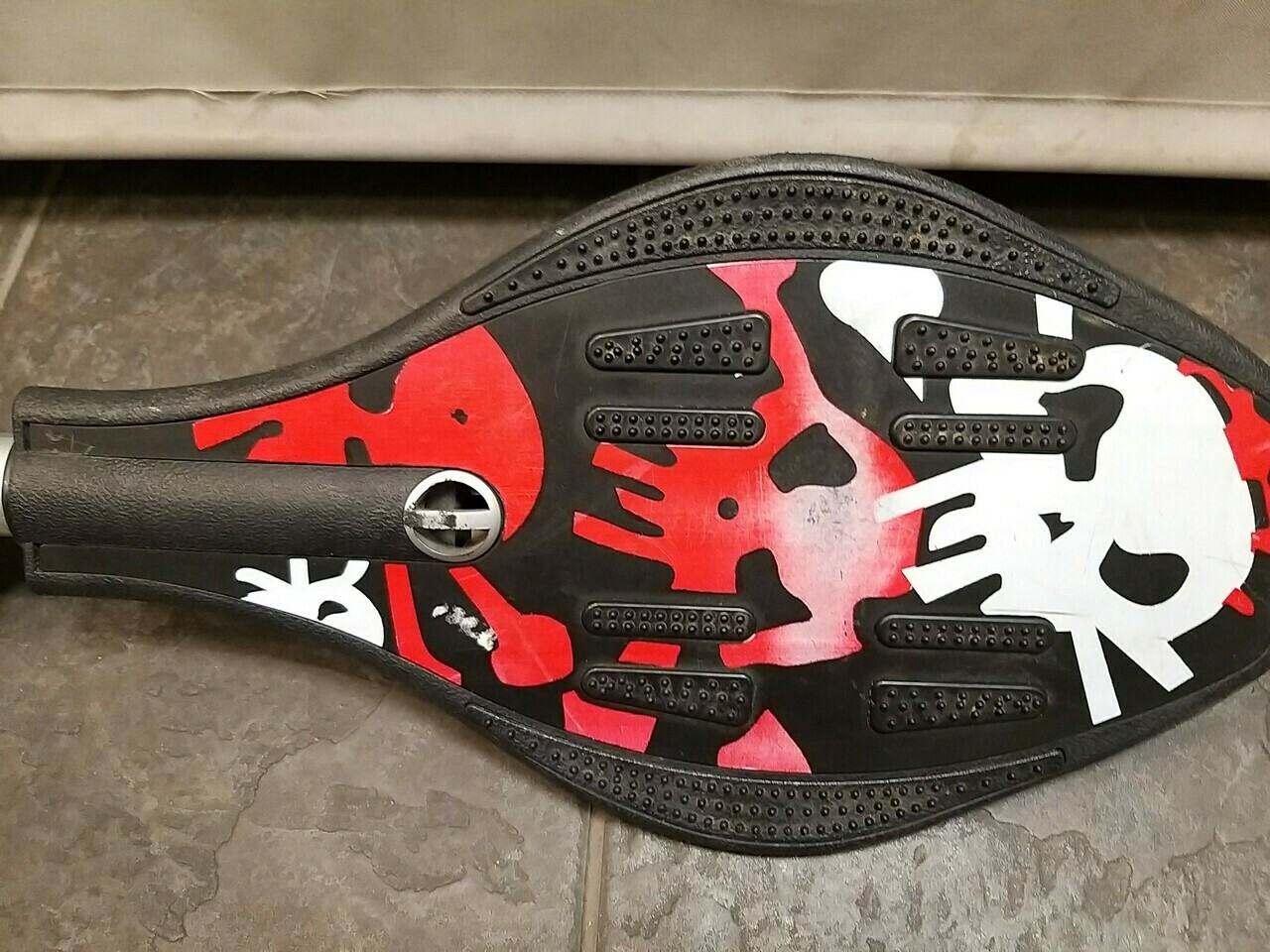 deskorolka-lamana-stan-uzywany