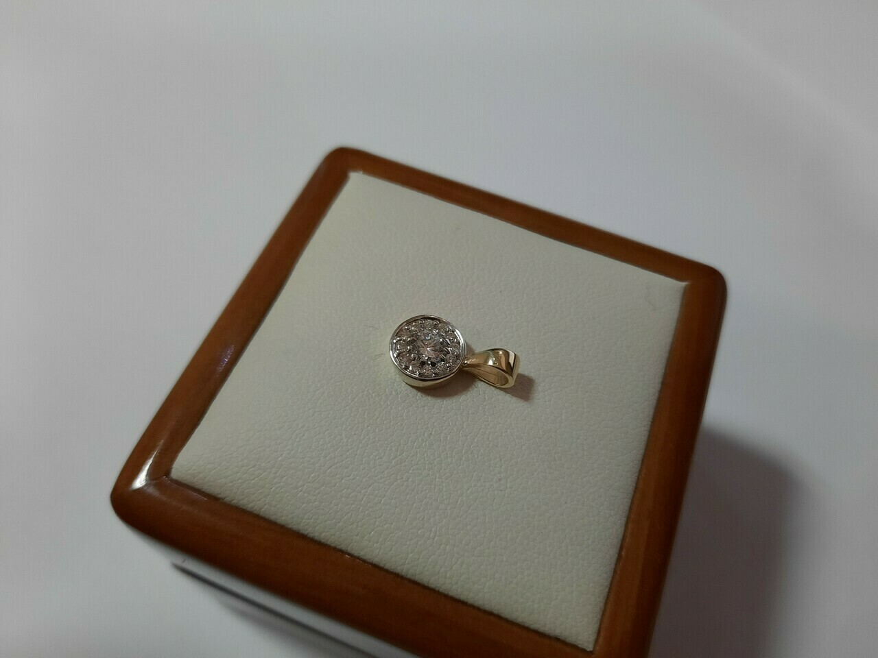 zlota-zawieszka-333-101g-stan-powystawowy