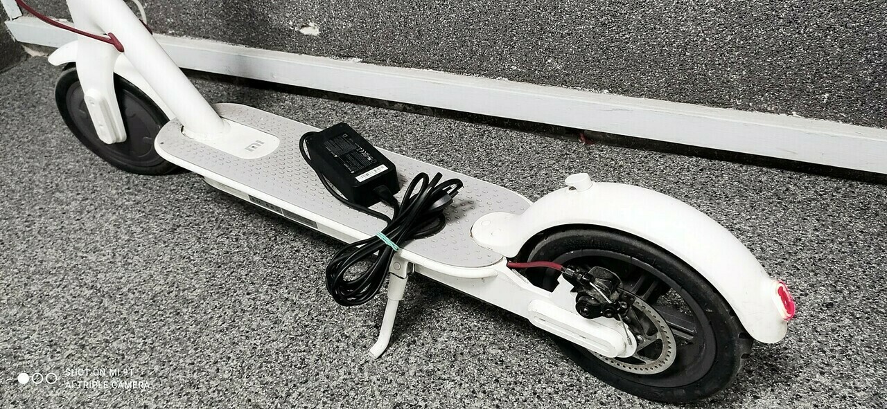 hulajnoga-elektryczna-xiaomi-mijia-m365-biala-kolor-bialy