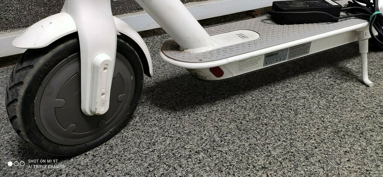 hulajnoga-elektryczna-xiaomi-mijia-m365-biala-moc-silnika-250