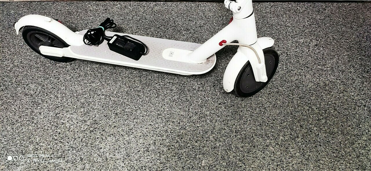 hulajnoga-elektryczna-xiaomi-mijia-m365-biala-marka-xiaomi