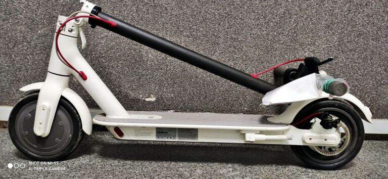 hulajnoga-elektryczna-xiaomi-mijia-m365-biala-liczba-kol-2