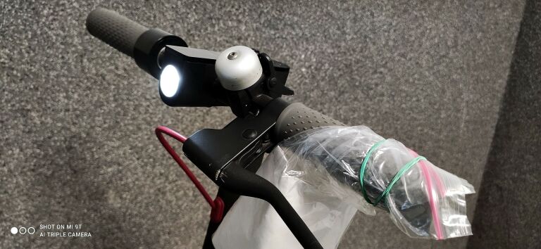 hulajnoga-elektryczna-xiaomi-mijia-m365-biala-maksymalny-kat-nachylenia-terenu-14