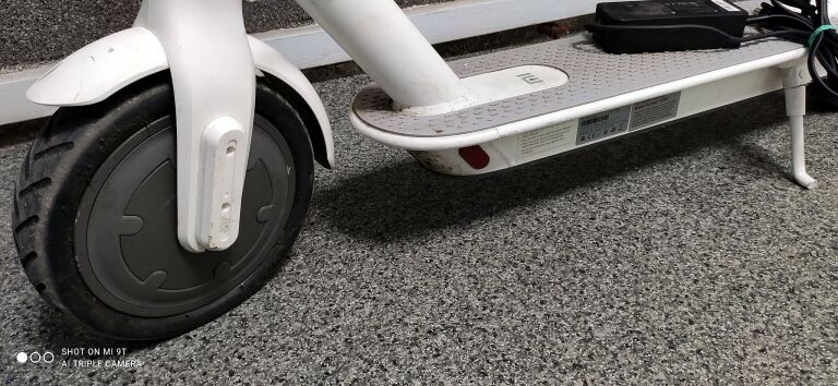 hulajnoga-elektryczna-xiaomi-mijia-m365-biala-moc-silnika-250