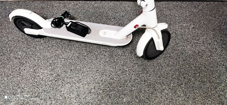 hulajnoga-elektryczna-xiaomi-mijia-m365-biala-marka-xiaomi