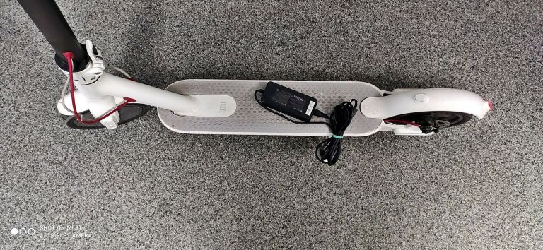 hulajnoga-elektryczna-xiaomi-mijia-m365-biala-kod-producenta-0000