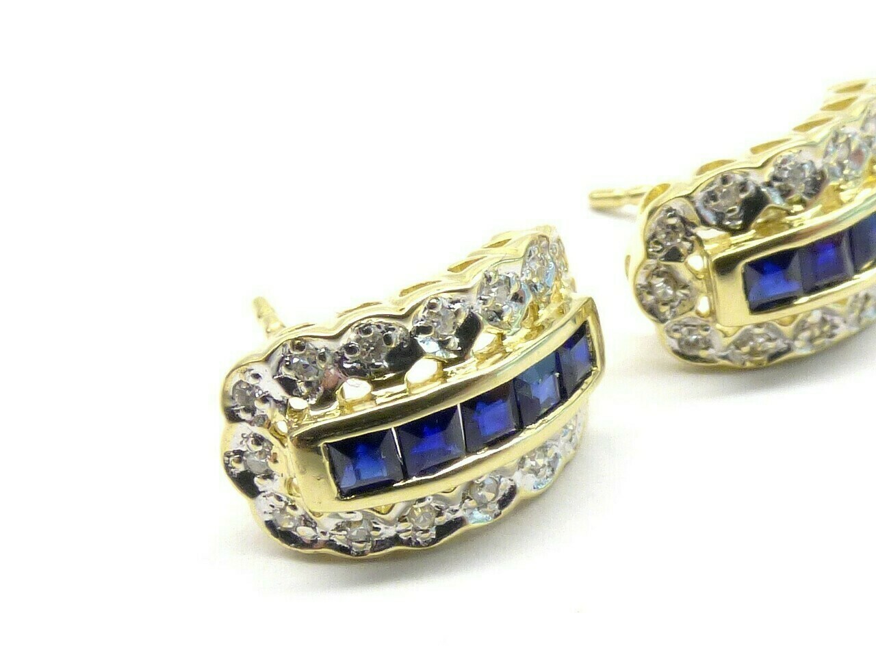 piekne-zlote-kolczyki-z-szafirami-i-diamentami-motyw-inny-ksztalt