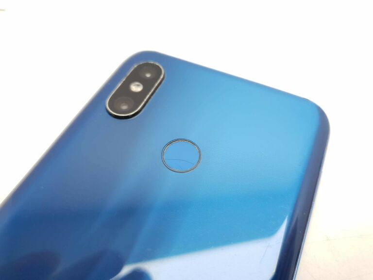 XIAOMI MI 8 6,21/6GB/64GB/3400MAH/12 + 12MPX