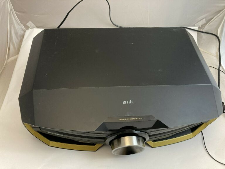 wieza-philips-fx25-bluetooth-nfc-300w-zadbana-rodzaj-odtwarzanych-nosnikow-cd-mp3