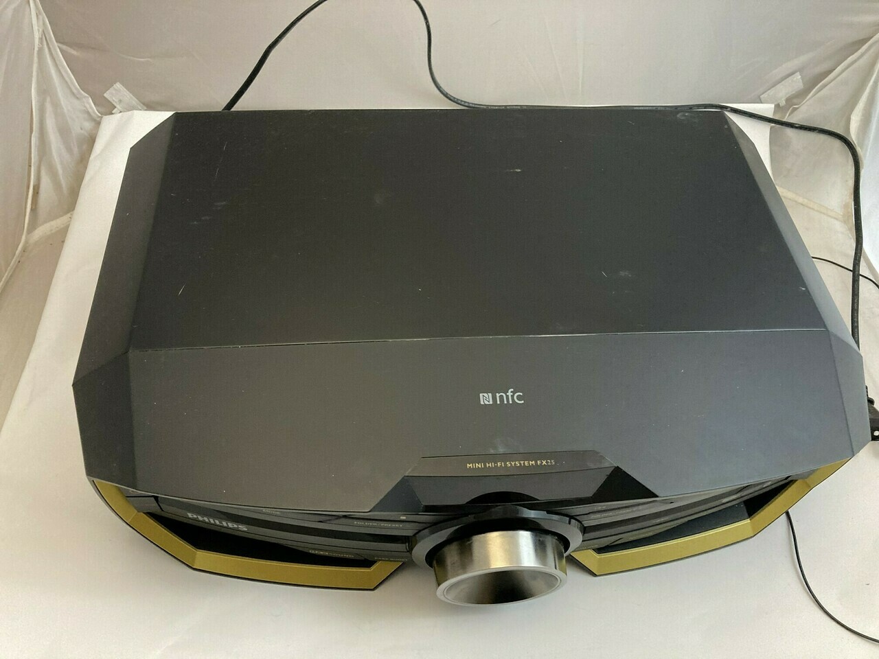 wieza-philips-fx25-bluetooth-nfc-300w-zadbana-rodzaj-odtwarzanych-nosnikow-cd-mp3