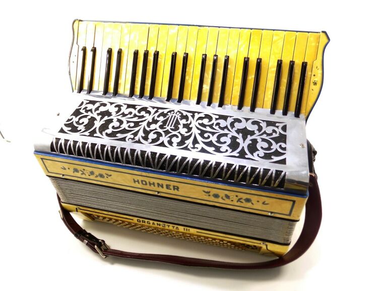 AKORDEON HOHNER 120 ORGANETTA III FUTERAŁ
