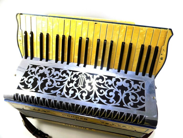 AKORDEON HOHNER 120 ORGANETTA III FUTERAŁ