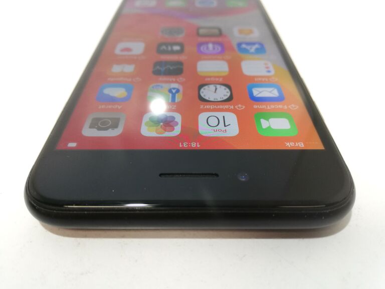 telefon-iphone-7-128gb-czarny-pamiec-ram-2-gb